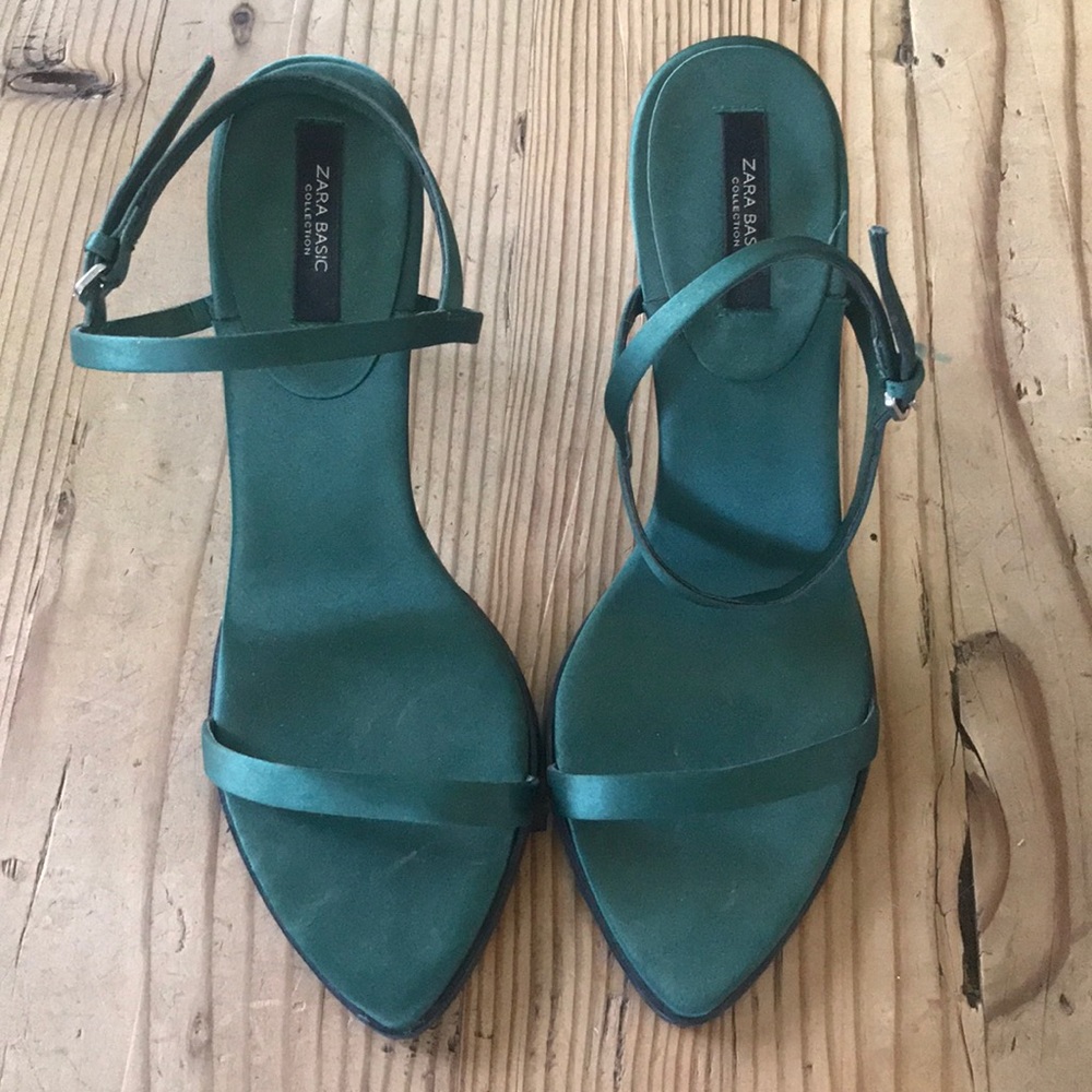 Emerald green pumps